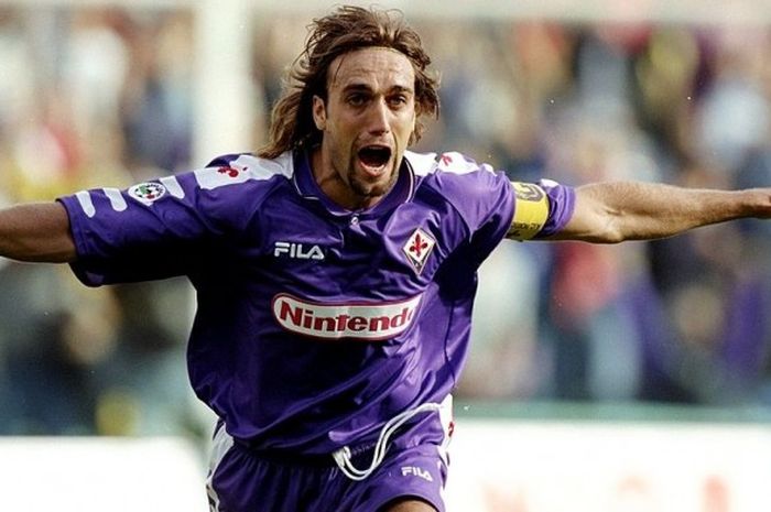 Gabriel Batistuta saat merayakan gol yang dia cetak untuk Fiorentina ke gawang Empoli dalam laga Serie A, 12 September 1998.