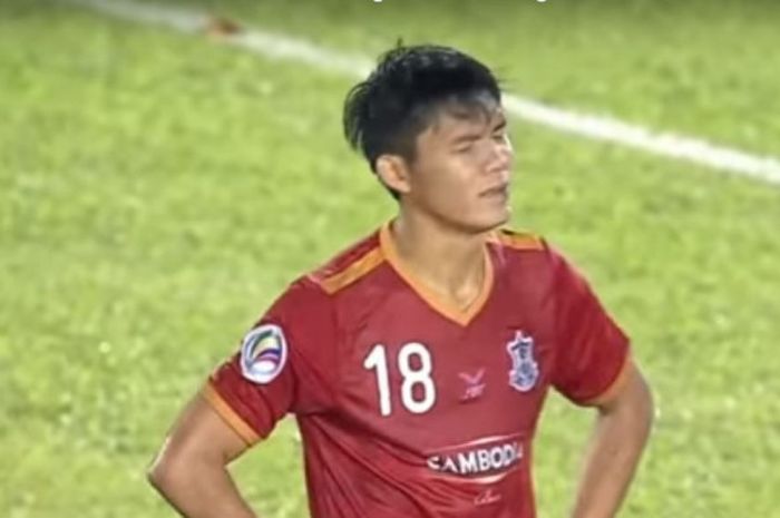 Gelandang Boeung Ket, Sovanrithy Sun, setelah mencetak gol bunuh diri pada saat melawan Ceres Negros di ajang Piala AFC 2018, Selasa (13/2/2018).