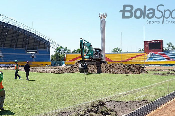 Stadion Sepak Bola di Jakabaring Sport City, Palembang, sedang direnovasi untuk digunakan pada Asian Games 2018 mendatang.