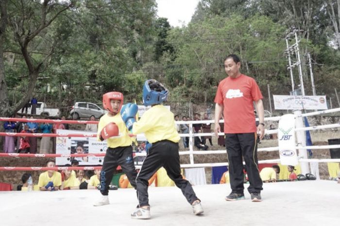 Kemeriahan acara Olympic Day Celebration di Punakha, Butan, 7 April 2018.