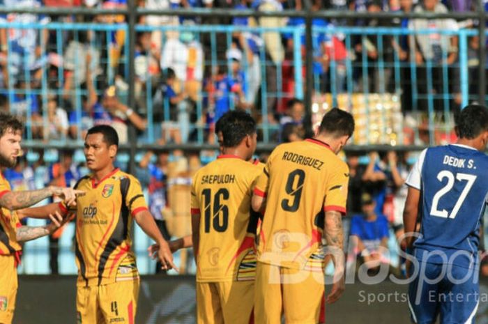 Arema FC Vs Mitra Kukar pada pekan pertama Liga 1 2018 di Stadion Kanjuruhan, Malang, Sabtu (24/3/2018).   