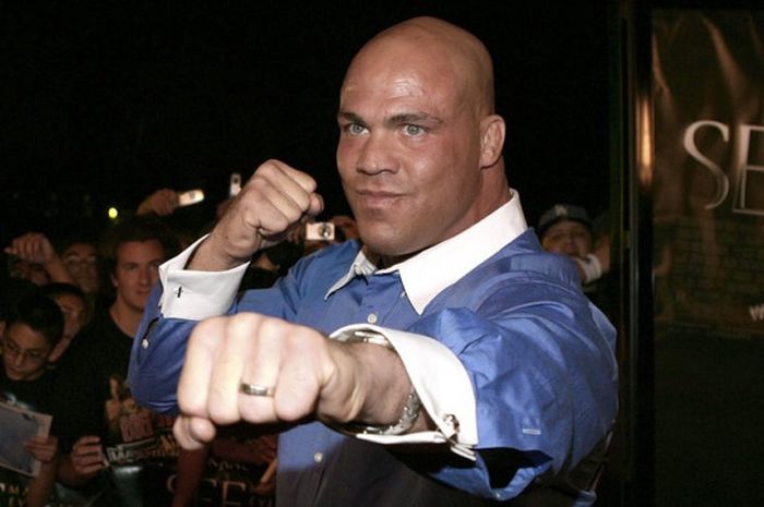 Kurt Angle berada di Century Stadium Promenade 25, 8 Mei 2006.