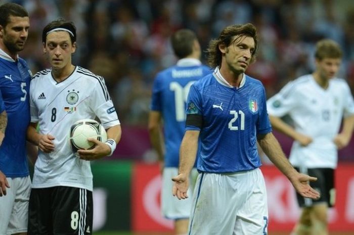 Ekspresi gelandang tim nasional Italia, Andrea Pirlo, dalam pertandingan semifinal Piala Eropa 2012 menghadapi Jerman di Stadion National, Warsawa, Polandia, pada 28 Juni 2012.