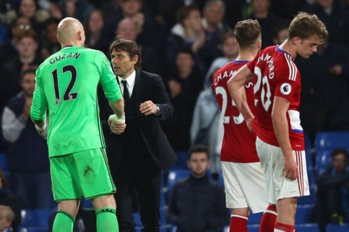 Ekspresi kekecewaan pemain Middlesbrough seusai kekalahan 0-3 dari Chelsea di Stamford Bridge, Senin (8/5/2017)