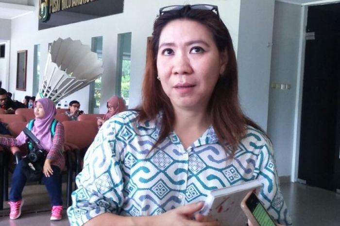 Kabid Binpres PP PBSI Susy Susanti menjawab pertanyaan wartawan seusai pengumuman resmi nama pelatih dan pemain periode 2017 di pelatnas, bulu tangkis, Cipayung, Jakarta, Rabu (4/1/2017).
