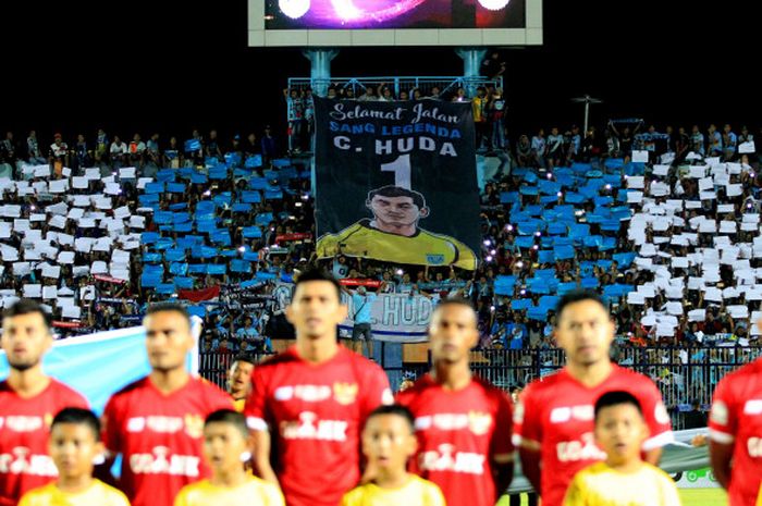 Laga Tribute Match Choirul Huda antara  Persela Lamongan Kontra Timnas Indonesia All Star, Rabu (15/11/2017) di Stadion Surajaya Lamongan.