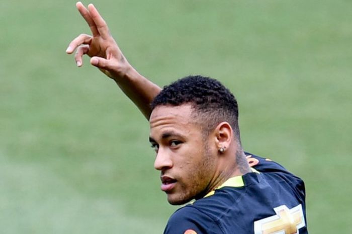 Neymar dalam sesi latihan timnas Brasil di Stadion Mineirao, Belo Horizonte, 9 November 2016.