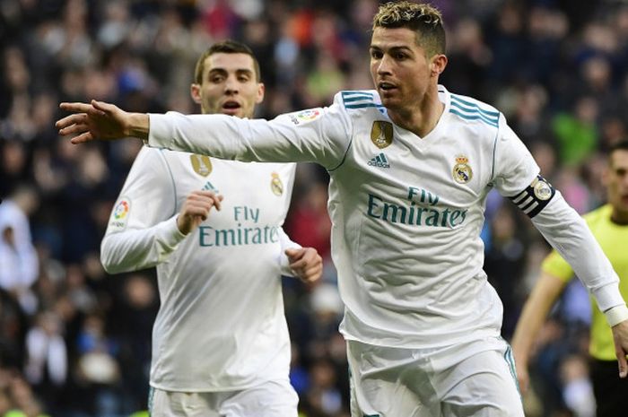 Cristiano Ronaldo merayakan golnya pada laga Real Madrid kontra Deportivo Alaves di Santiago Bernabeu, Sabtu (24/2/2018).