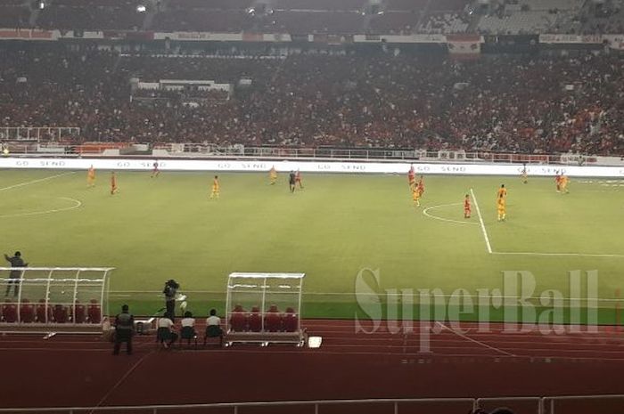 Suasana pertandingan Bhayangkara FC vs Persija Jakarta di Stadion Utama Gelora Bung Karno, Jumat (23/3/2018)