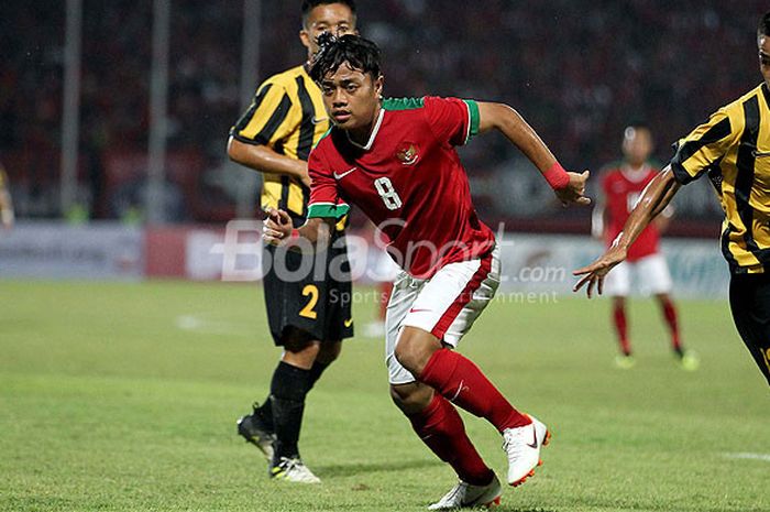 Aksi gelandang timnas U-16 Indonesia, Andre Oktaviansyah, saat tampil melawan Malaysia pada laga semifinal Piala AFF U-16 2018 di Stadion Gelora Delta Sidoarjo, Jawa Timur, Kamis (09/08/2018) malam.