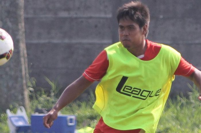 Egi Melgiansyah saat mengikuti sesi latihan Persija di lapangan POR Pelita Jaya, Sawangan, Depok, Selasa (23/2).