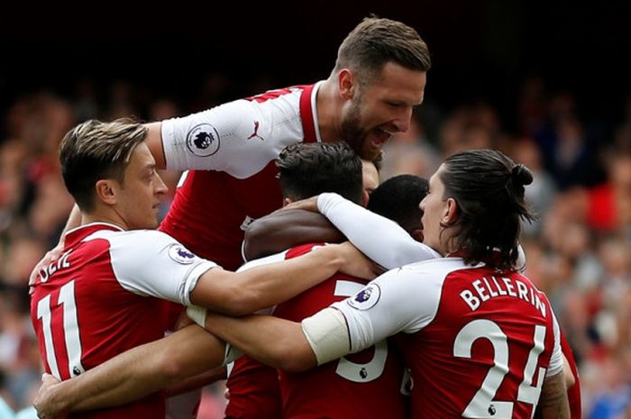 Para pemain Arsenal merayakan gol Danny Welbeck ke gawang AFC Bourneomuth pada partai Liga Inggris di Stadion Emirates, Sabtu (9/9/2017).