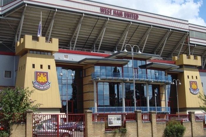 Boleyn Ground adalah stadion yang dipakai West Ham United dalam periode 1904-2016. 