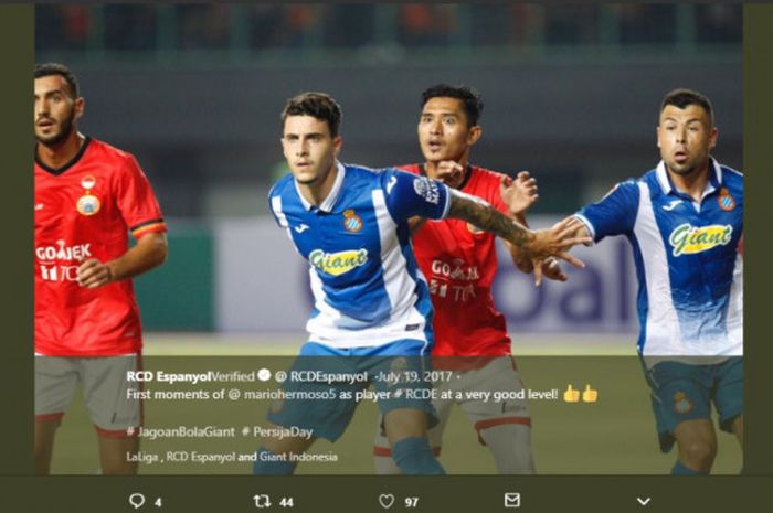 Bek tengah Espanyol, Mario Hermoso, saat menjalani laga debut melawan Persija Jakarta, Rabu (19/7/2017)