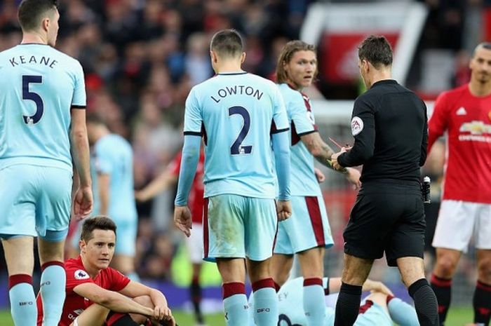 Manchester United dan Burnley harus puas mengakhiri laga dengan skor 0-0 dalam matchday ke-10 Premier League 2016-2017, Sabtu (29/10/2016).