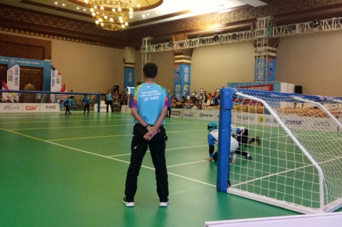 Pertandingan cabang goalball Asian Para Games 2018 antara timnas Indonesia vs Thailand di Balai Kartini, Jakarta, 8 Oktober 2018.