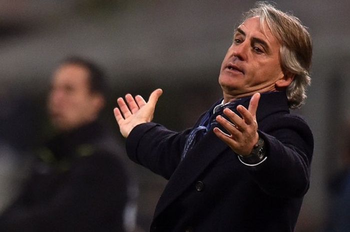 Eksoresi pelatih Inter Milan, Roberto Mancini, dalam pertandingan Serie A 2015-2016 menghadapi Palermo di San Siro, Milan, Italia, pada 6 Maret 2016.