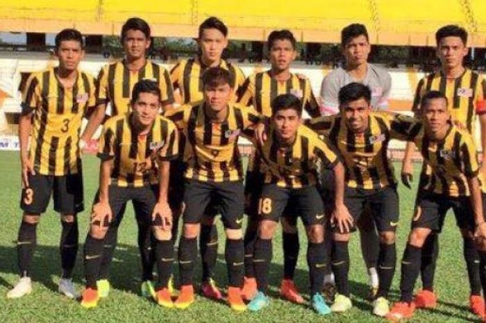 Para pemain Malaysia U-22 saat akan melakoni uji coba kontra Brunei U-22 di Stadion Tuanku Abdul Rahman, Negeri Sembilan pada 8 Oktober 2016. 