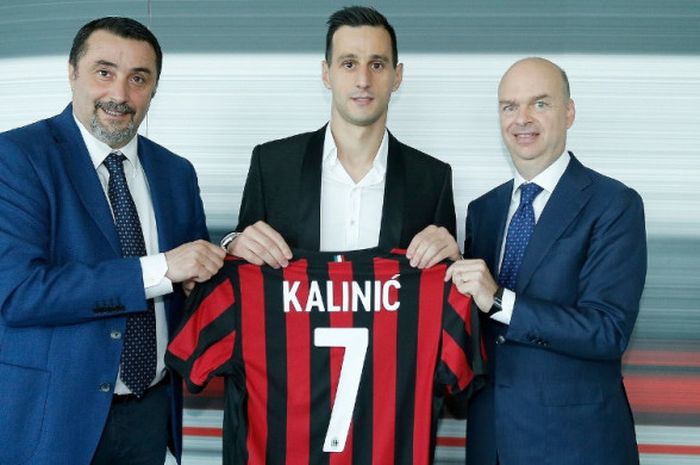 Rekrutan baru AC Milan, Nikola Kalinic, akan mengenakan seragam nomor 7 selama berkarier di San Siro.