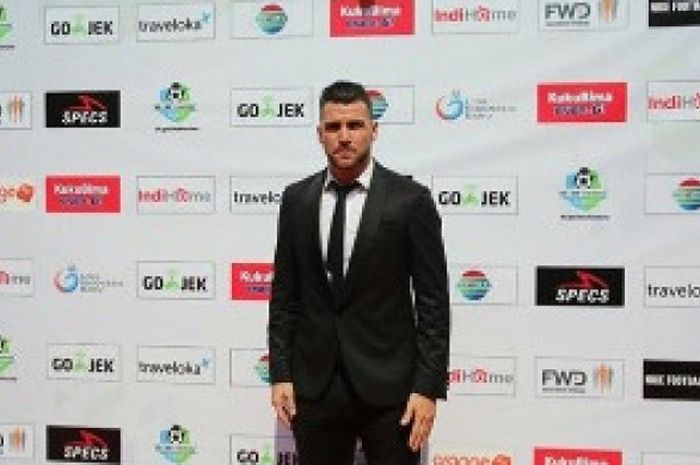 Penampilan rapi Marko Simic ketika menghadiri acara Launching Liga1 2018.