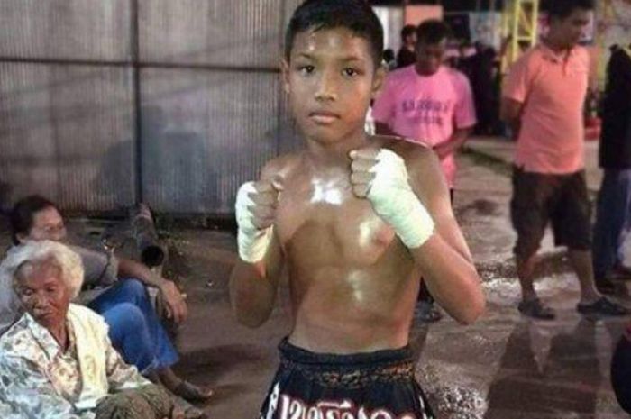 Petinju 13 tahun asal Thailand bernama Anucha Kochana yang meninggal karena dipukul KO