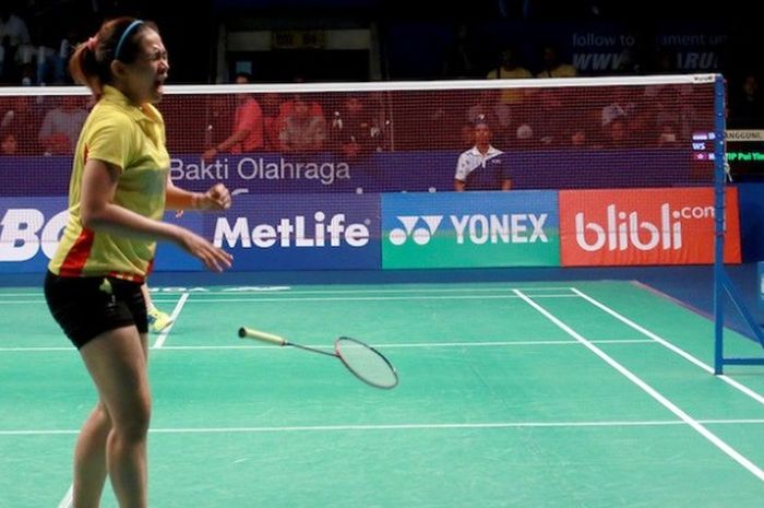 Pebulu tangkis tunggal putri Indonesia, Febby Angguni, berteriak merayakan kemenangan atas Yip Pui Yin (Hongkong) pada babak pertama BCA Indonesia Open Superseries Premier 2016 di Istora Gelora Bung Karno, Senayan, Jakarta, Selasa (31/5/2016).