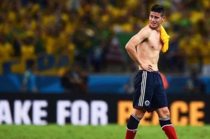 Gelandang Kolombia, James Rodriguez, menangis usai timnya kalah dari Brasil dalam pertandingan perempat final Piala Dunia 2014 di Castelao, Fortaleza, Brasil, 4 Juli 2014.