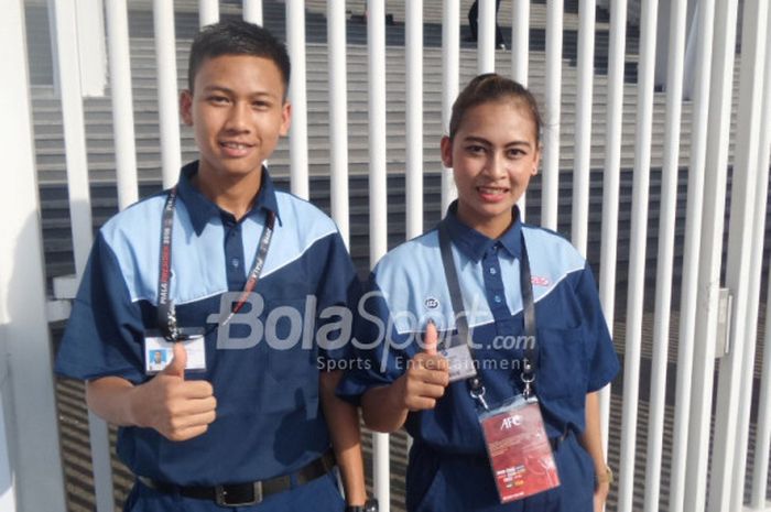 Petugas ISS Indonesia, Yoga Parta Wijaya (kiri) dan Tansui Maribeth Simanunsong, berbagi pengalaman dalam Media Briefing bertema ISS Indonesia Ikut Terlibat di Asian Games 2018 yang berlangsung di Stadion Utama Gelora Bung Karno, Jakarta, Rabu (14/3/2018).