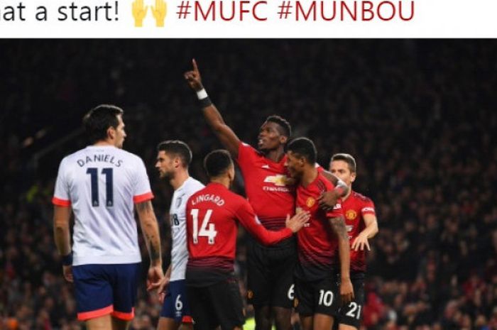 Gelandang Manchester United, Paul Pogba (ketiga dari kanan), merayakan gol yang dicetak ke gawang Bournemouth dalam laga Liga Inggris di Stadion Old Trafford, Manchester pada 30 Desember 2018.