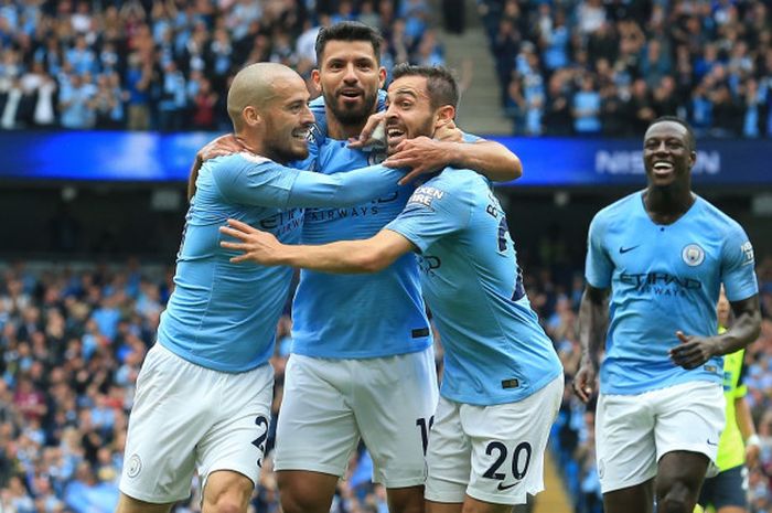 Striker Manchester City, Sergio Aguero, merayakan golnya ke gawang Huddersfield dalam lanjutan Liga Inggris, 19 Agustus 2018 di Stadion Etihad.