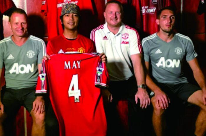 Rian d'Masiv bersama dengan David may dan official Manchester United