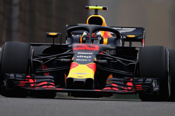 Max Verstappen (Red Bull Racing) saat menjalani sesi latihan F1 GP China 2018 yang diselenggarakan pada Jumat (13/4/2018).