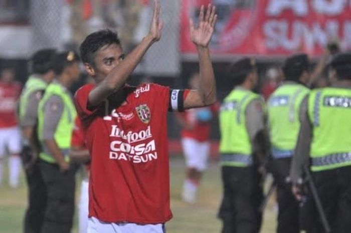 Gelandang Bali United, Fadhil Sausu selain kapten juga bakal jadi kekuatan utama lini tengah timnya bersama Syakir Sulaiman dan Loudry Setiawan saat menjamu Persela, Sabtu (11/6/2016). 