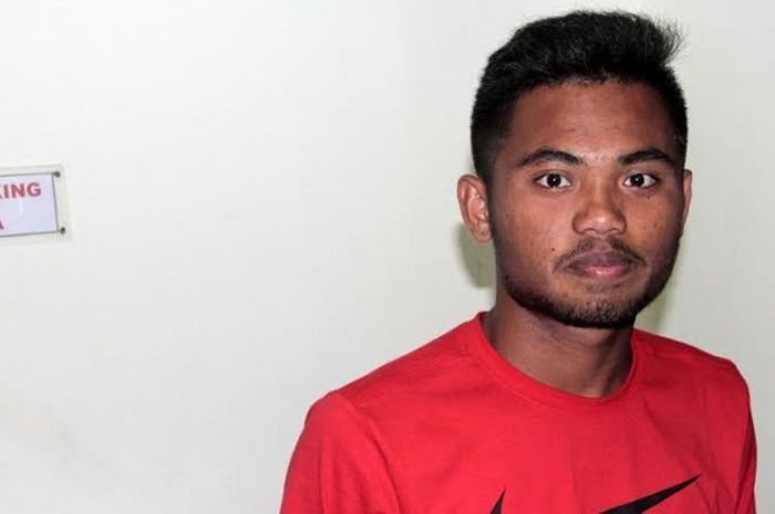 Winger potensial asal Sulawesi Tenggara, Sadil Ramdani ingin tetap membela Persela Lamongan untuk musim 2017. 