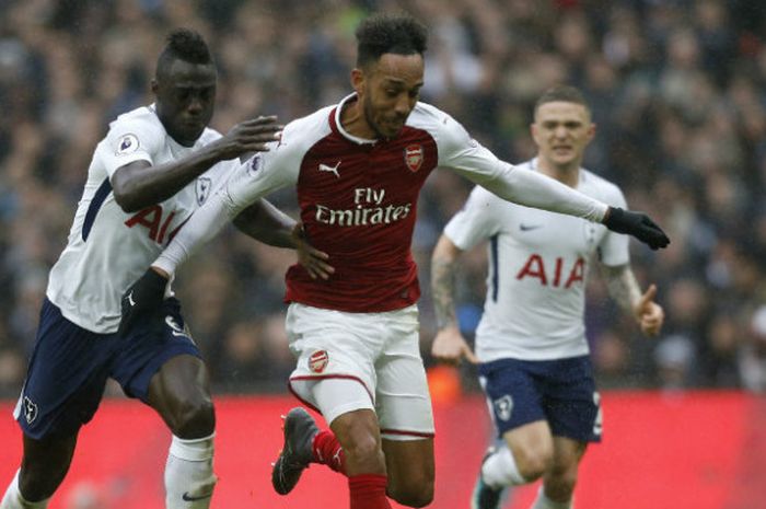 Penyerang Arsenal, Pierre-Emerick Aubameyang, dalam partai Liga Inggris kontra Tottenham Hotspur di Stadion Wembley, Sabtu (10/2/2018)