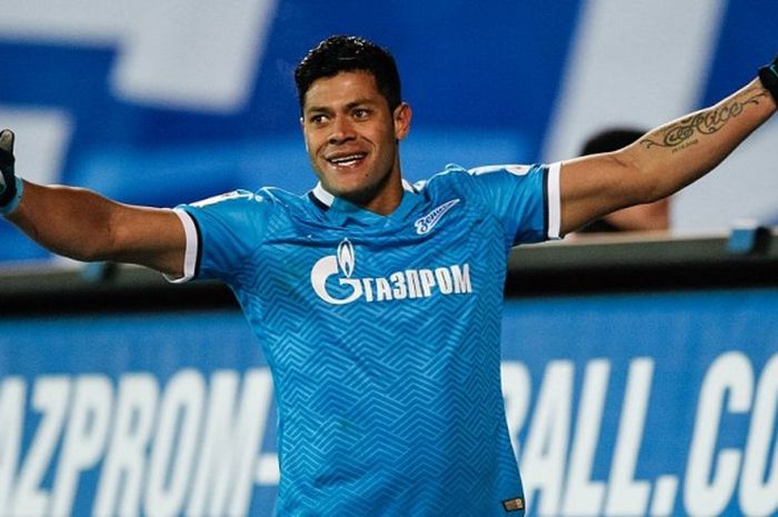 Penyerang Zenit St Petersburg, Hulk, melakukan selebrasi usai mencetak gol ke gawang CSKA Moskva di Stadion Petrovsky, St Peterburg, Rusia, pada 3 April 2016.