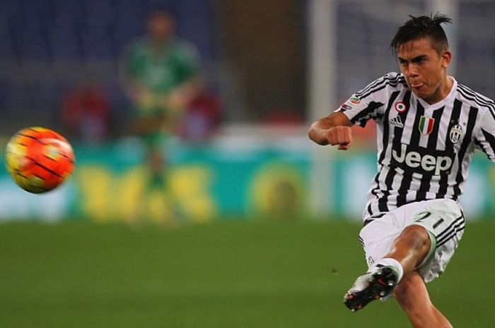 Aksi Paulo Dybala dalam laga Lazio vs Juventus pada 4 Desember 2015 di Stadion Olimpico.  