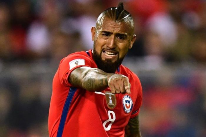 Reaksi Arturo Vidal dalam partai timnas Cile lawan Paraguay di Santiago, 31 Agustus 2017.