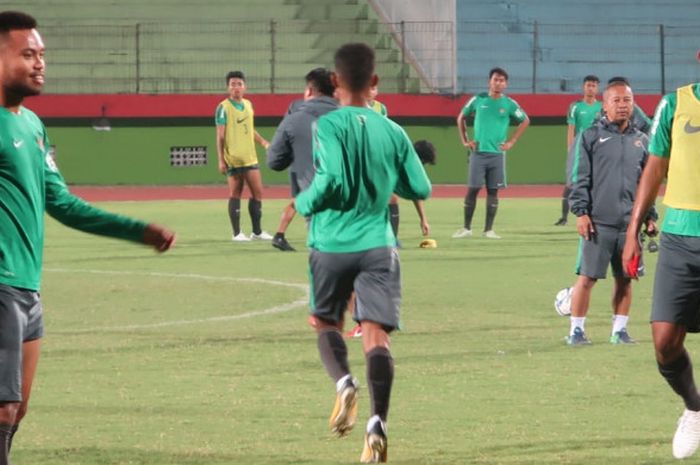 Suasana latihan terbuka dan uji lapangan timnas U-19 Indonesia, Sabtu (30/6/2018), di Gelora Delta Sidoarjo jelang Piala AFF 2018 yang digelar pada 1-14 Juli 2018.