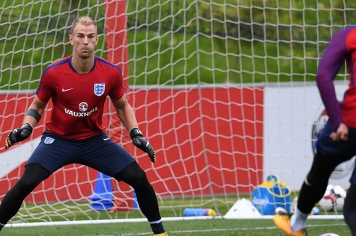 Kiper timnas Inggris, Joe Hart, melakoni sesi latihan di St. George's Park, Burton-on-Trent, Inggris, pada 29 Agustus 2017.