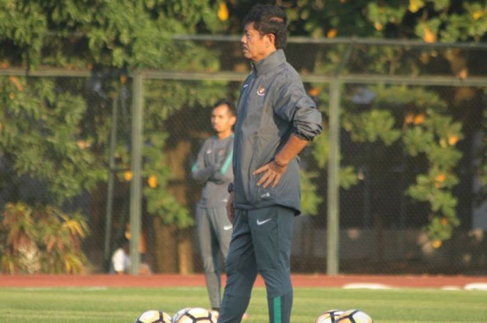 Pelatih timnas U-19 Indonesia, Indra Sjafri, saat pemusatan latihan di Lapangan Universitas Negeri Yogyakarta, Selasa (22/5/2018).