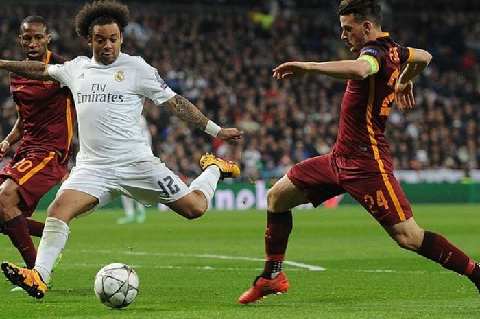 Bek kiri Real Madrid, Marcelo, dalam partai Liga Champions kontra AS Roma pada 6 Maret 2016