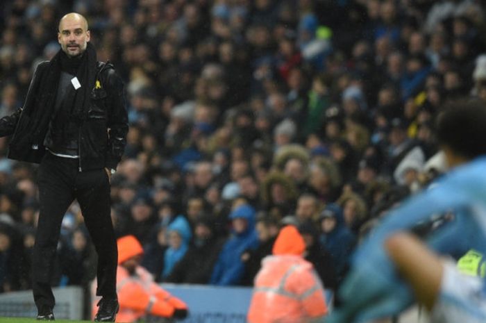 Reaksi Manajer Pep Guardiola (kiri) dalam partai Liga Inggris antara Manchester City dan Watford di Etihad Stadium, Manchester, 2 Januari 2018.