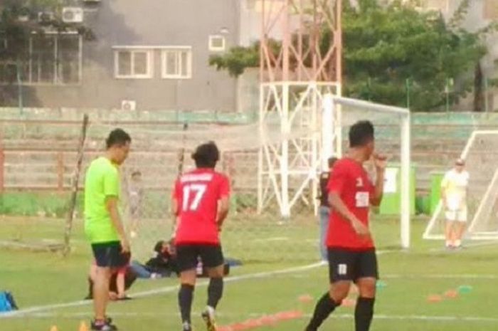 Pemain PSM Makassar Rasyid Assyahid Bakri sudah kembali berlatih bersama rekan-rekan setimnya di Lapangan Stadion Mattoanging, Makassar,  Jumat (29/9/2017). 