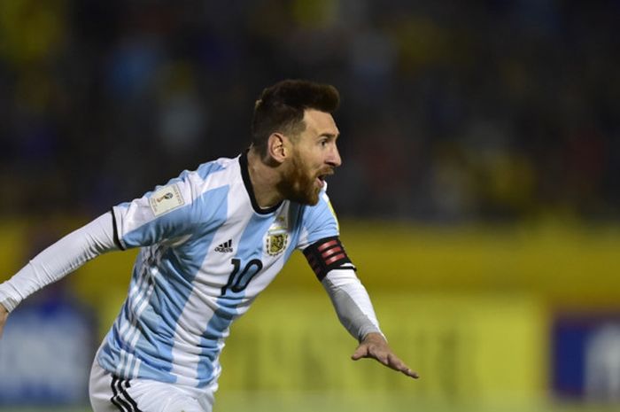 Kapten Argentina, Lionel Messi, merayakan gol yang dia cetak ke gawang Ekuador dalam laga Kualifikasi Piala Dunia 2018 Zona Amerika Selatan di Quito, Ekuador, pada 10 Oktober 2017.