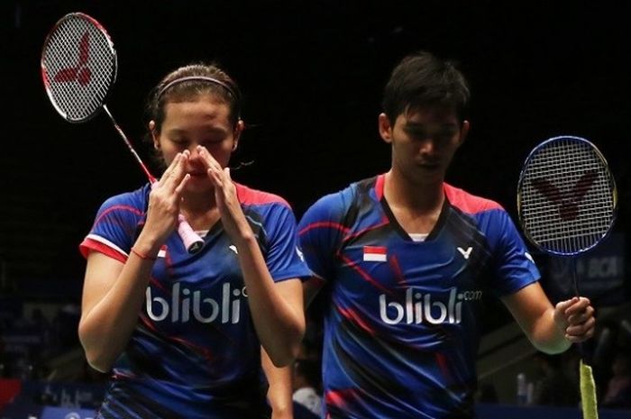 Pasangan ganda campuran Indonesia, Alfian Eko Prasetya/Annisa Saufika, bereaksi setelah memastikan kemenangan atas pasangan Inggris Chris Adcock/Gabrielle Adcok, pada babak pertama BCA Indonesia Open Superseries Premiere 2016 yang berlangsung di Istora Gelora Bung Karno, Senayan, Jakarta, Selasa (31/5/2016).