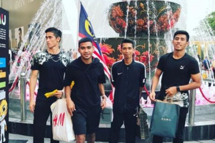 Kebersamaan pemain timnas Indonesia dan Malaysia