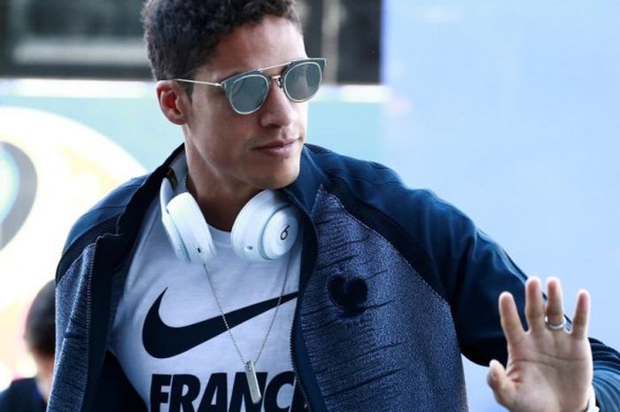 Raphael Varane saat tiba di hotel tim Prancis di Kazan, 29 Juni 2018, sehari menjelang duel babak 16 besar Piala Dunia 2018 kontra Argentina.
