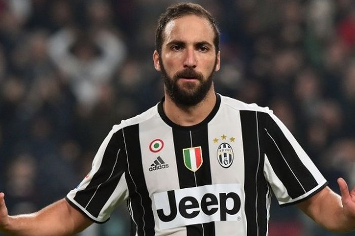 Ekspresi penyerang Juventus, Gonzalo Higuain, setelah mencetak gol mantan klubnya, Napoli, dalam laga Serie A di Stadion Juventus, Sabtu (29/10/2016) waktu setempat.