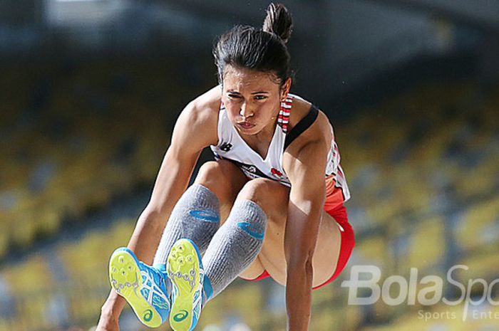 Aksi pelompat jauh Maria Natalia Londa ketika berlaga di SEA Games 2017.